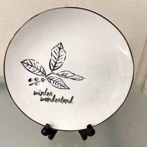 American Atelier Winter of Wonderland Holiday Gold-rimmed 8" Plate